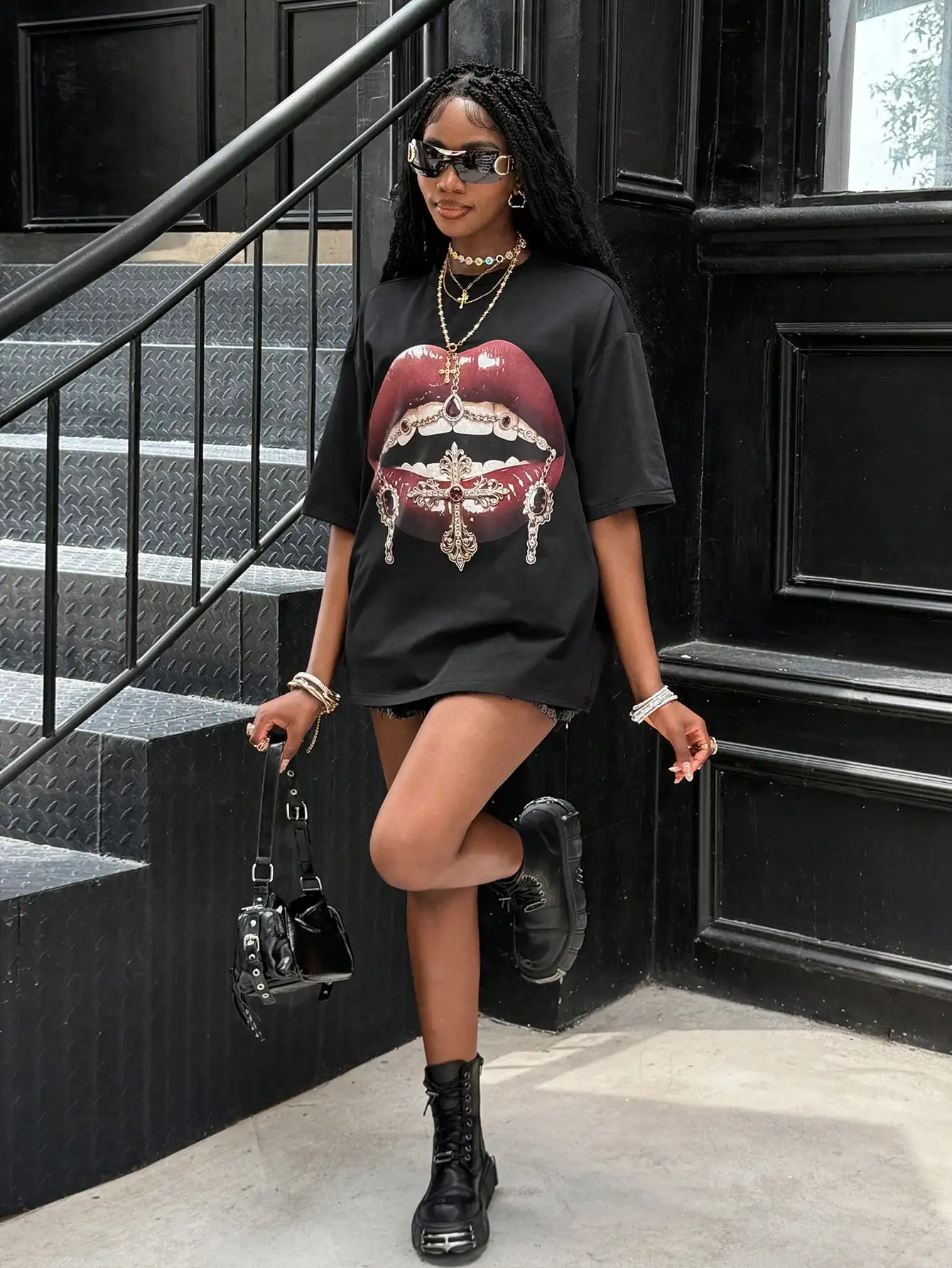 T-Shirt graphique surdimensionné noir pour femmes, avec imprimé lèvres et croix, Style Hip Hop Streetwear, haut court court