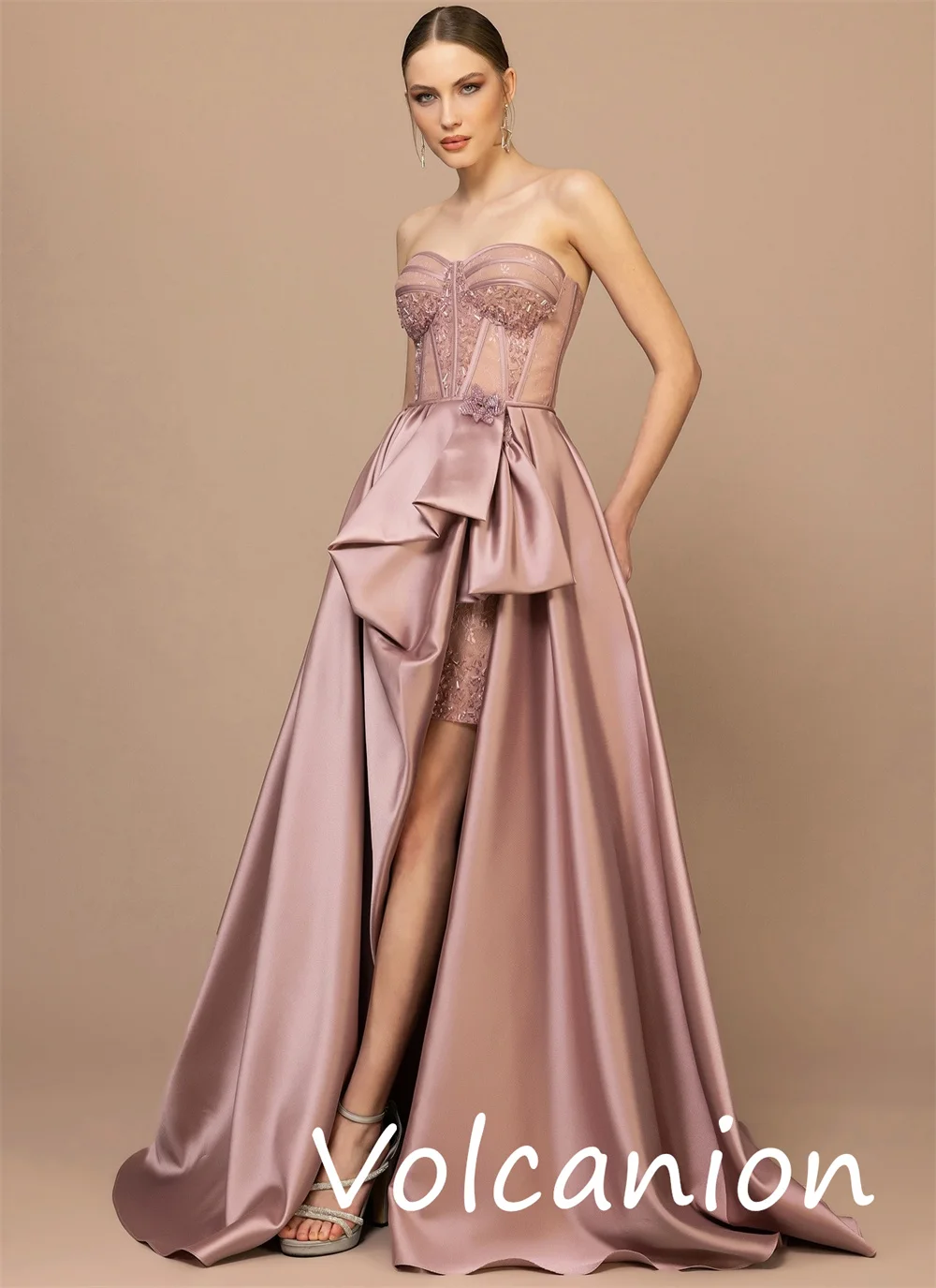 فساتين طويلة مخصصة أنيقة ورائعة من Charmeuse مطرزة على شكل حرف A بدون حمالات مناسبة حسب الطلب