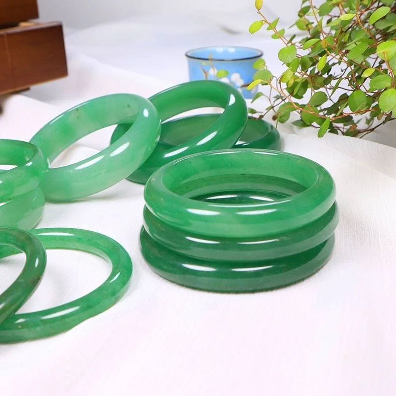 

Natural Green Dongling Quartzite Jade Bracelet
