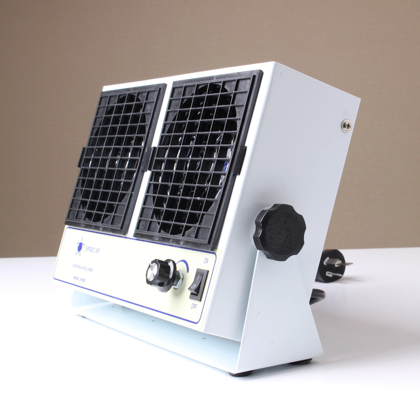 2025SP002B منفاخ الهواء المؤين إضافة أفقية إلى مروحة الأيونات الكهروستاتيكية PC منفاخ أيون مزيل ثابت