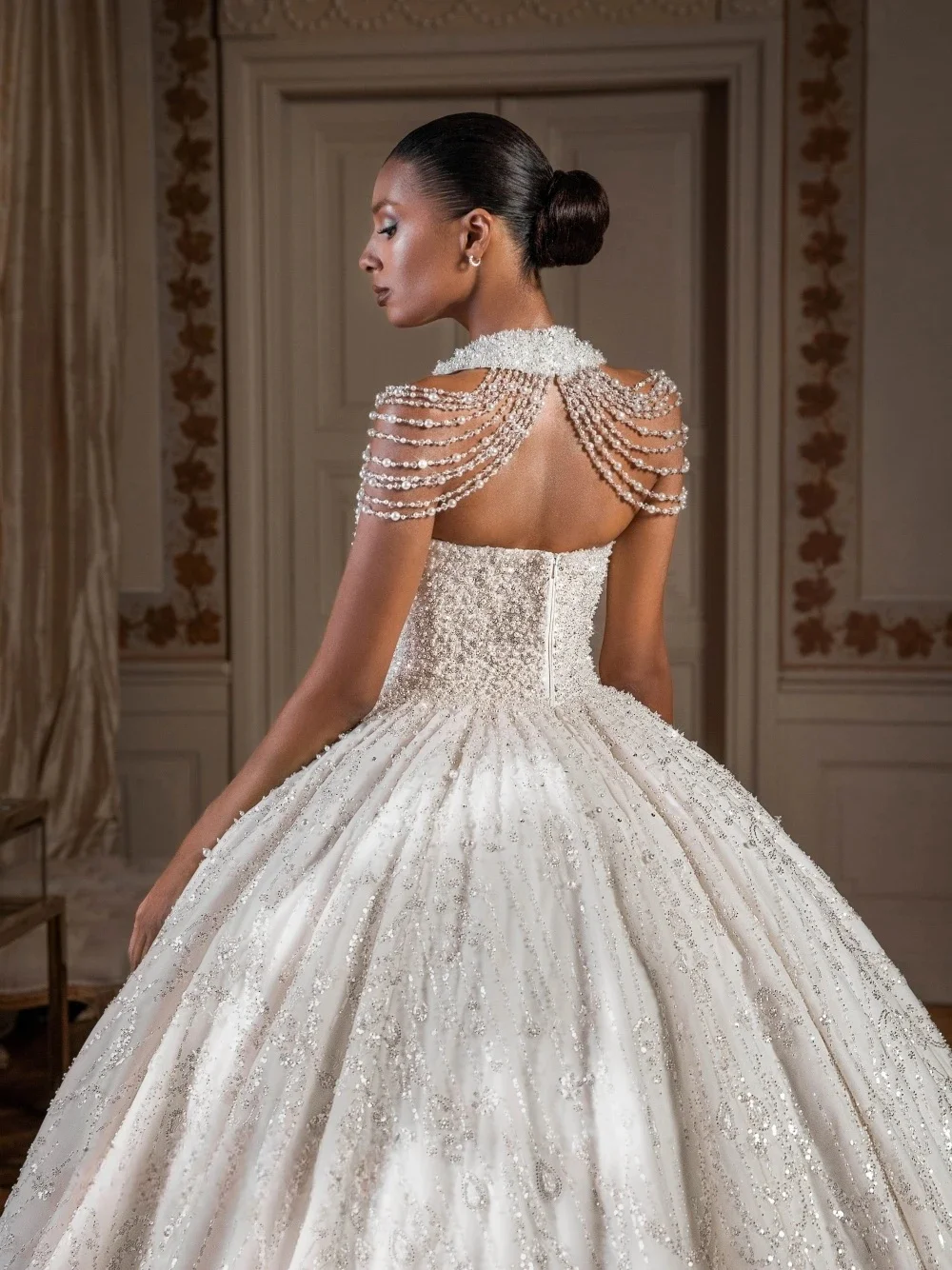 Luxus Brautkleider Perlen Liebsten Braut Ballkleider Pailletten Backless Prinzessin Sweep Zug Angepasst Vestidos De Novia