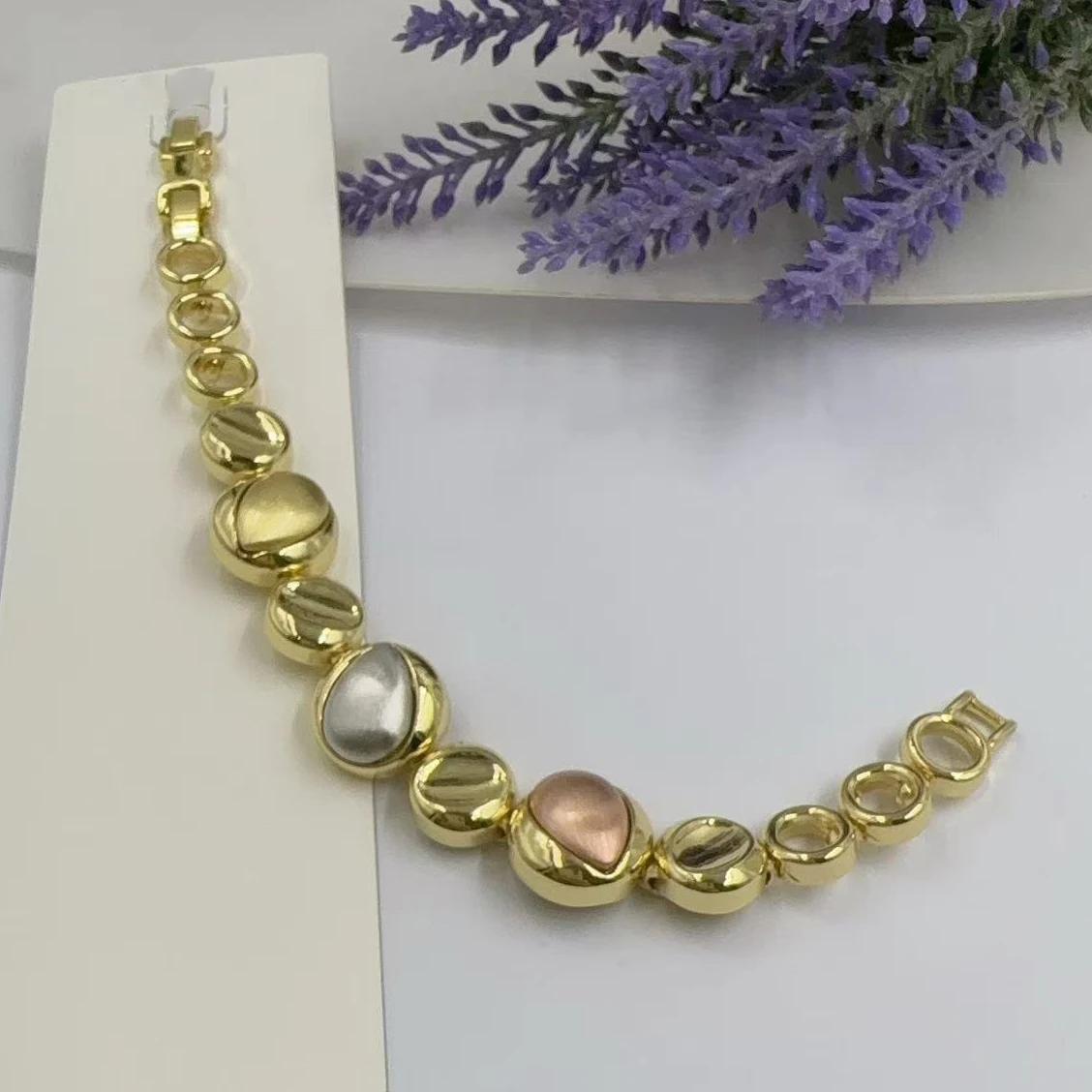 New In Chic Gold Tone Bracelet with Mother-of-Pearl & Iridescent Open Oval Links Women’s Daily Fashion Sliding Knot Jewelry