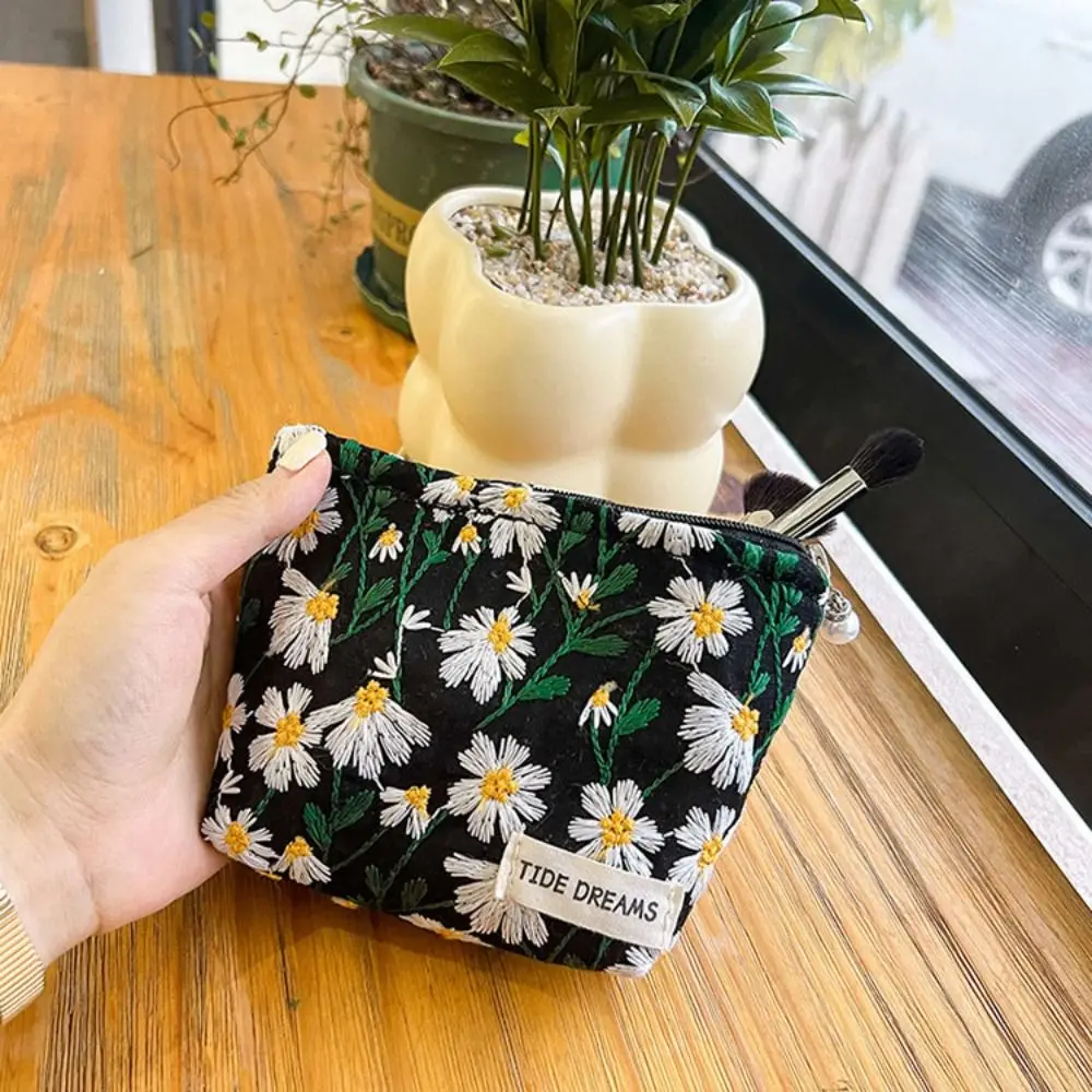 Fashion Sweet Daisy Embroidery Makeup Bag Ins Floral Cosmetic Bag Travel Skincare Toiletries Organizer Makeup Pouch Handbag