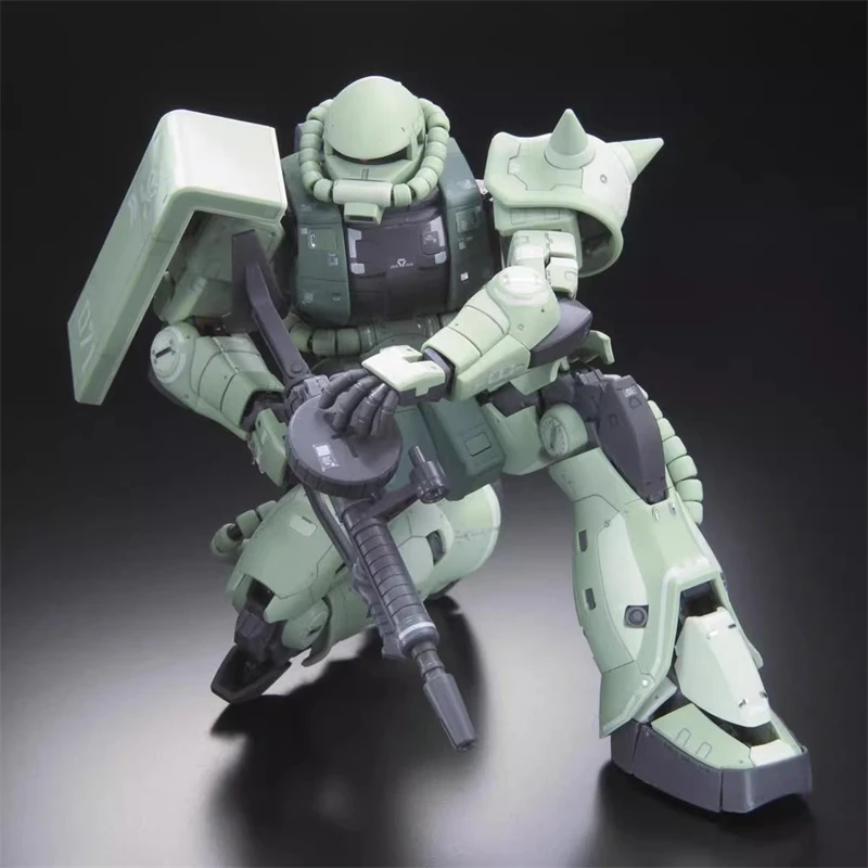 Bandai Rg In Massa Geproduceerde Zaku 2 Gunpla MS-06F Mecha Figuur Beweegbare Robot Diy Assemblage Speelgoed Cool Verjaardagscadeau Collectie Ornamenten