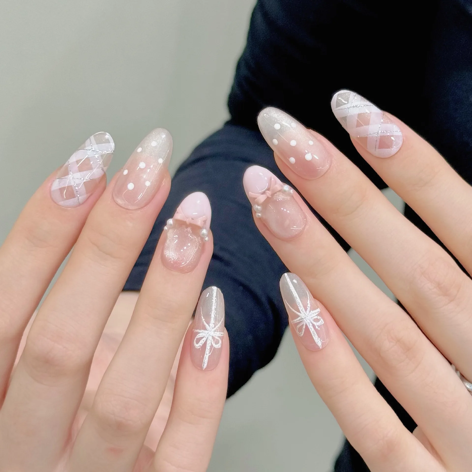 

10pcs Bow Handmade Press on Nails Cat's Eye Mid-length Oval Fake Nail Tips Pink French False Nail Art Wearable Check Manicure