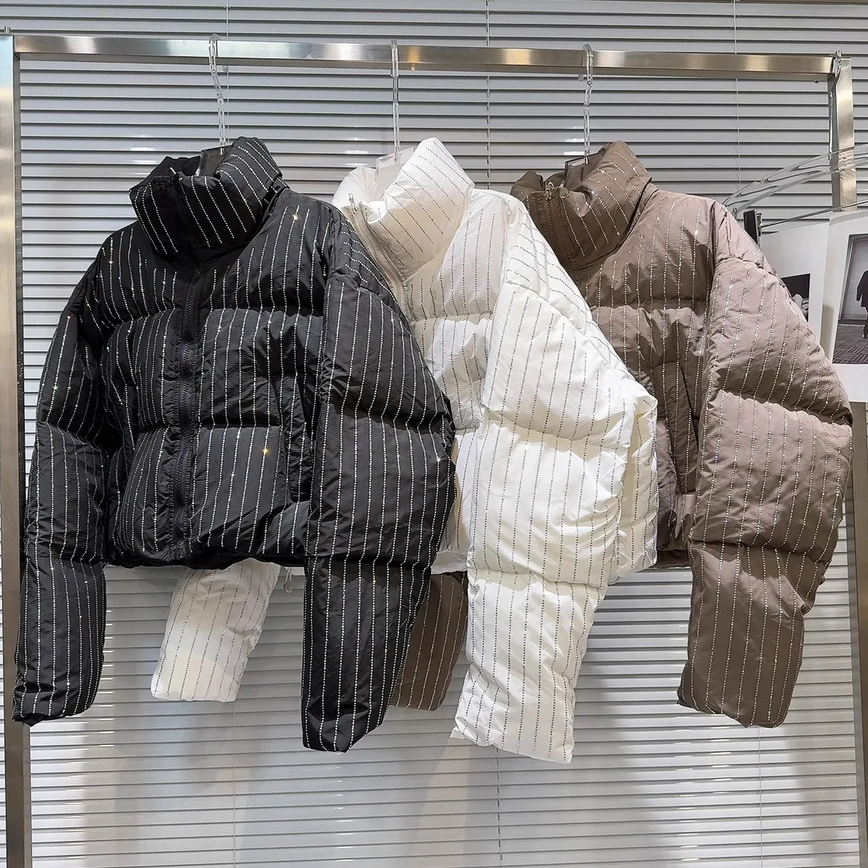 

Winter New Sle Streetwear Cotton Jaet Spicy Girl Warm Stand Collar Rhinestone Patterned Slim Fit Long Sve Zipper Closure