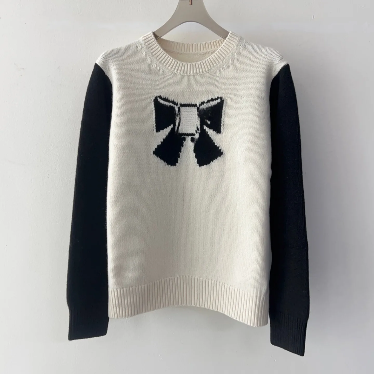 

Spring 2026 New round Ne Knitted Wool Sweater Color Blo Embroidery Knot Base irt Top Women's Faion