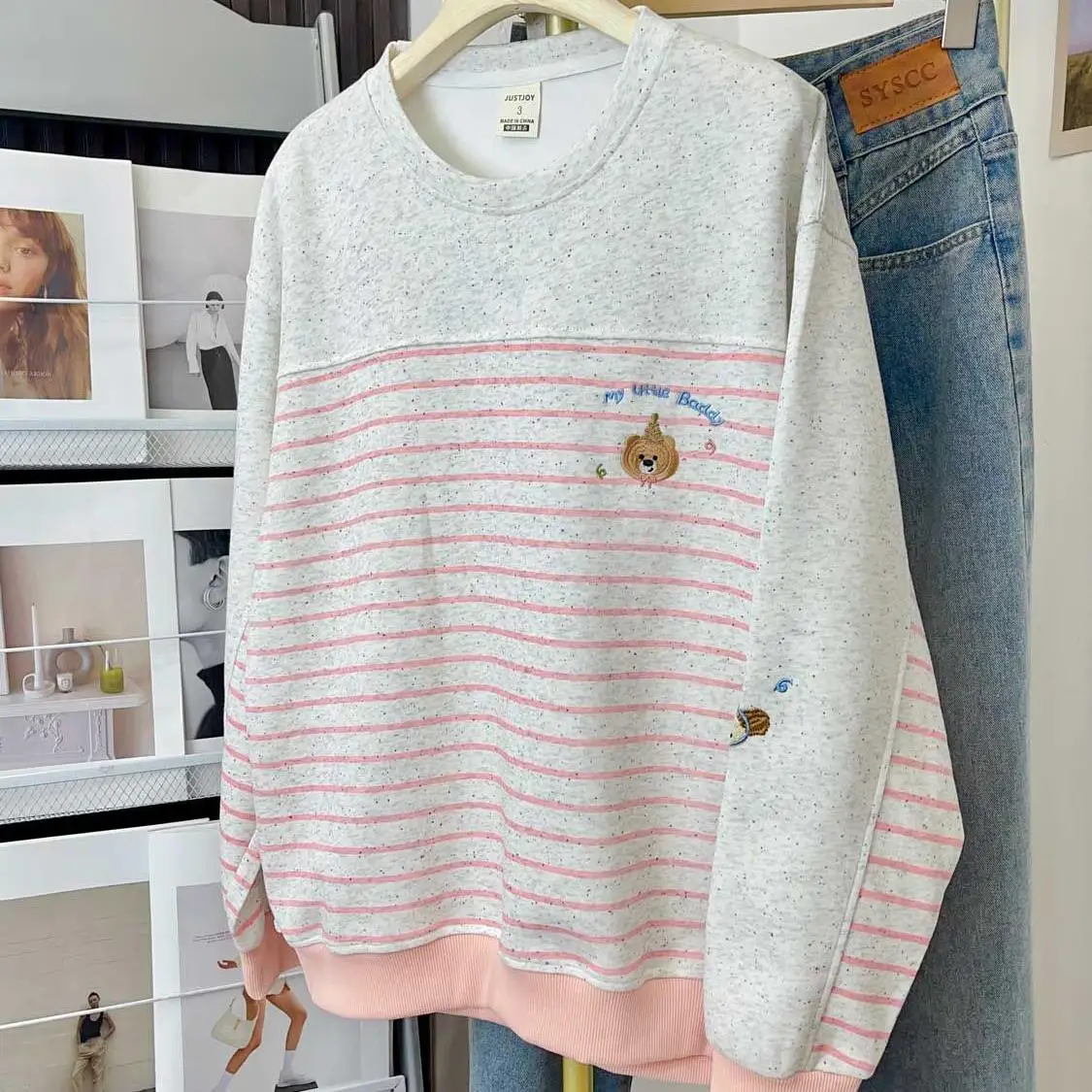 

Свободный женский свитшот с круглым вырезом, вышивкой и пэчворком, повседневный топ в корейском стиле с мультяшным полосатым узором