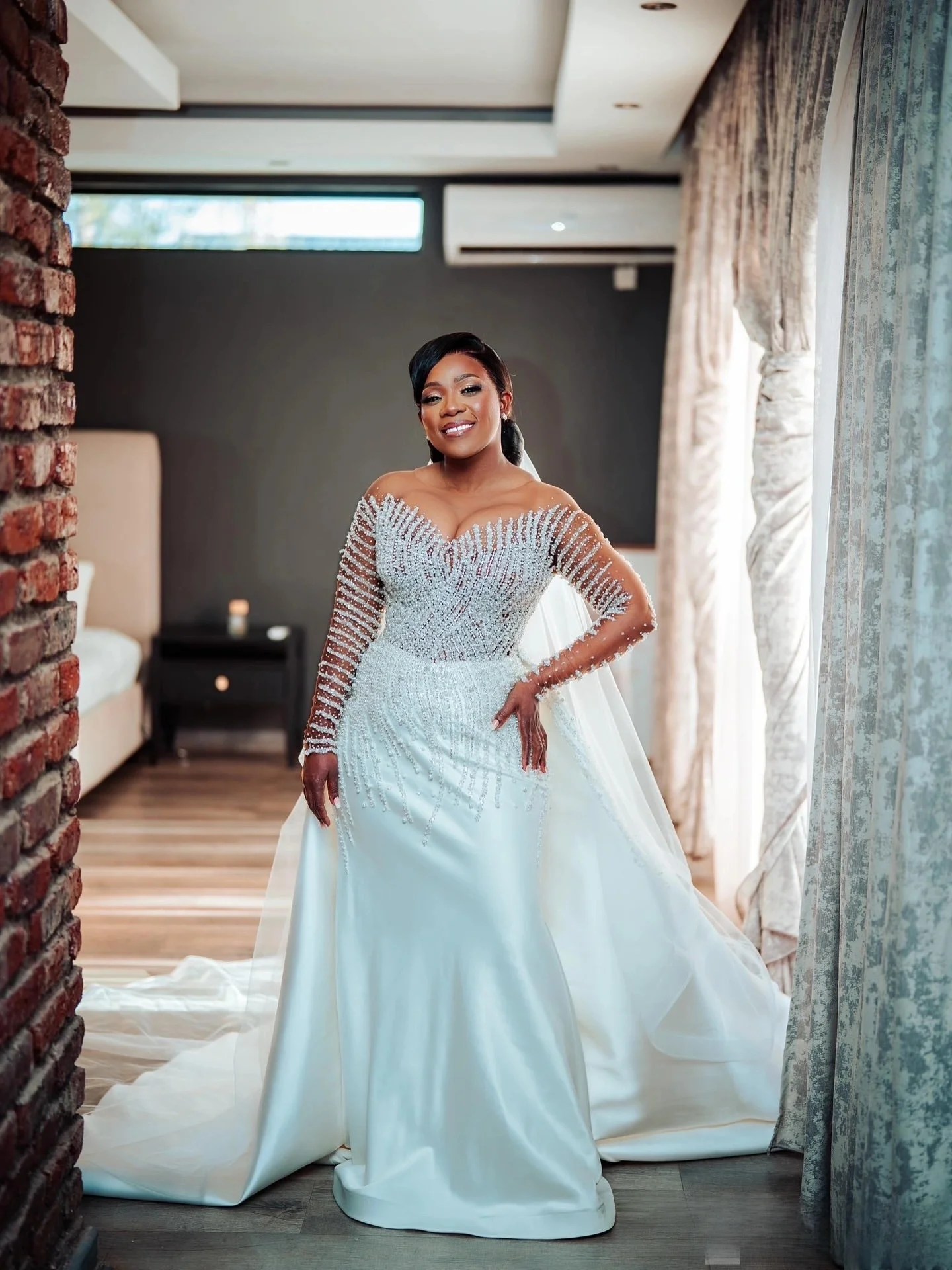 Customized  Sheer Neck Shinny Pearls  Beads Bridal Dress with Removable Skirt Vestido De Noiva Full Sleeve Trumpet Wedding Gowns