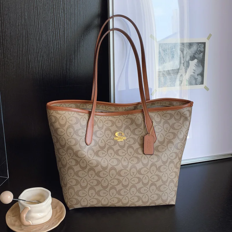 

​​Retro Floral Shopping Tote Women High Aesthetic Shoulder Bag Distressed Leather Accent Park Playdate Ready Premium​​