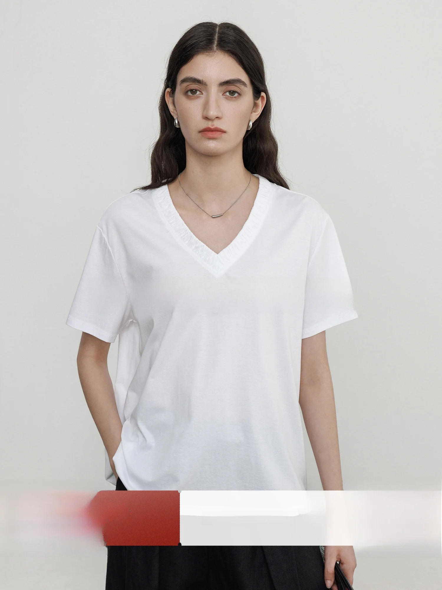 

CHICJRE V-Neck Short Sleeve Women's T-Shirt Loose Fit Casual Style White Cotton Top Spring Summer Fashion Design