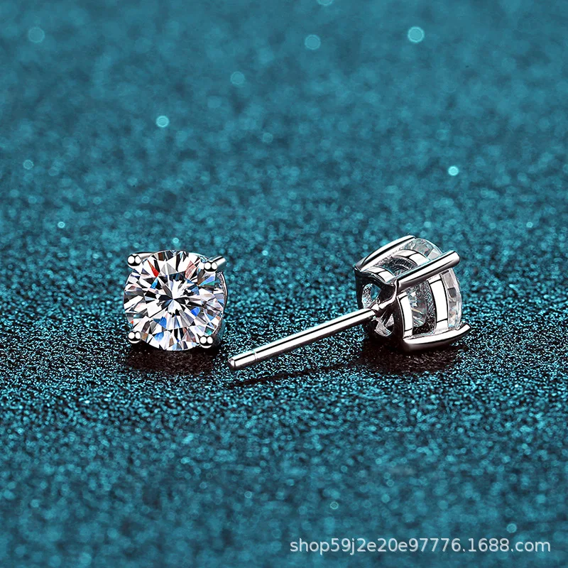 S925 sterling silver earrings female four claw earrings 160 points Mosang stone earrings factory direct supply.