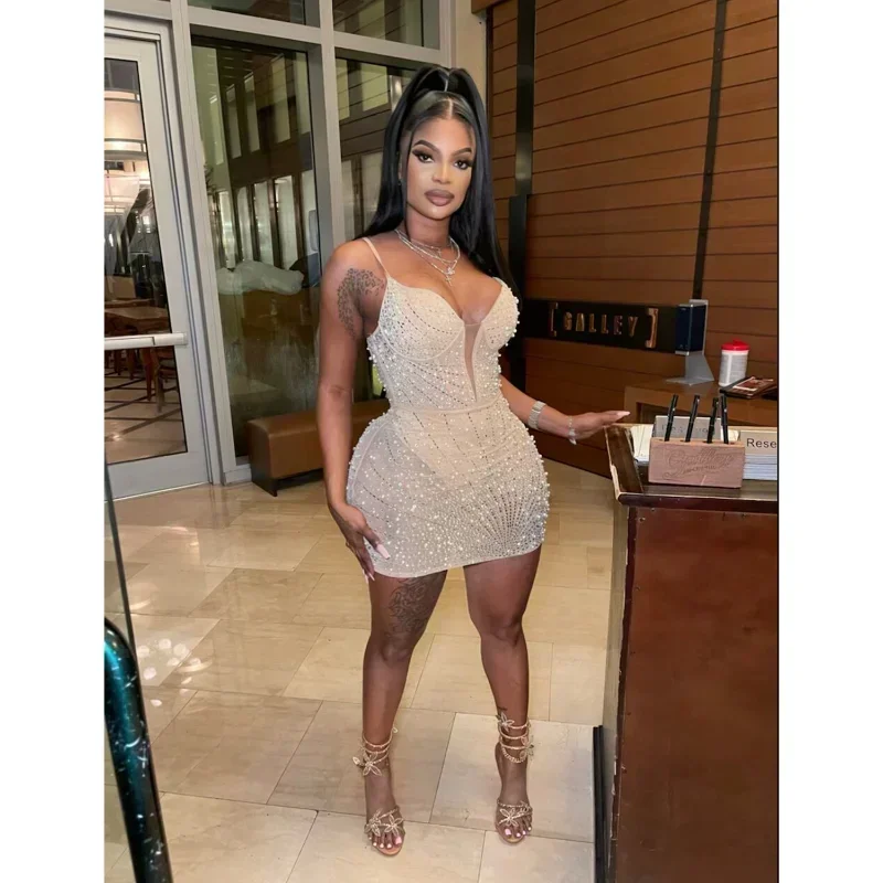 فستان عيد ميلاد GUWU مرصع بالألماس واللؤلؤ للنساء من شبكة مرصعة بأحجار الراين شفافة للحفلات الليلية فساتين قصيرة ضيقة