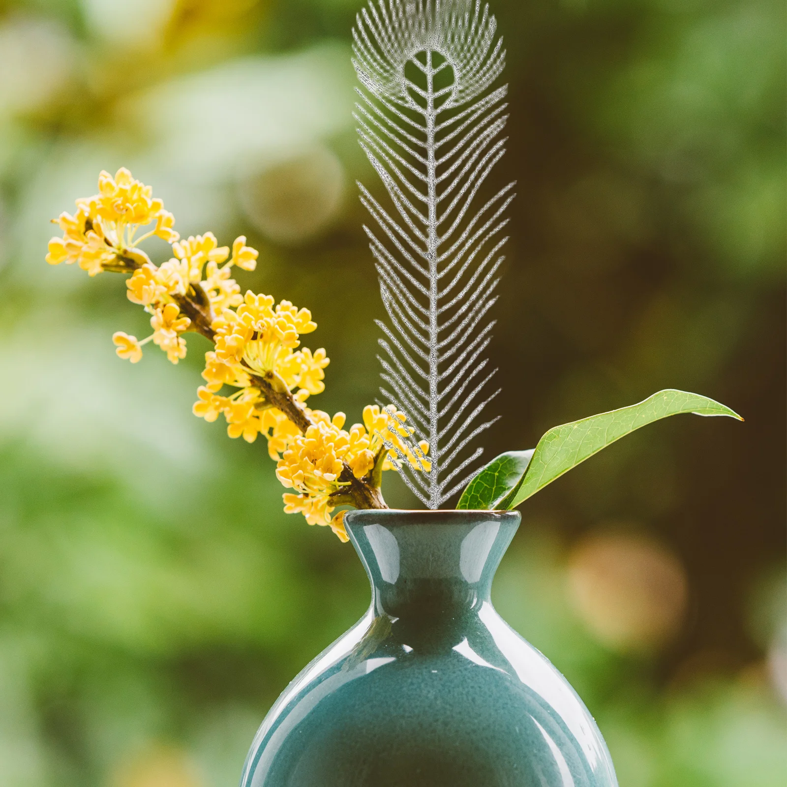 

12Pcs Glitter Peacock Plumes Christmas Decorative Picks for Vase Arrangements DIY Plume Crafts Home Wedding Party Decorations