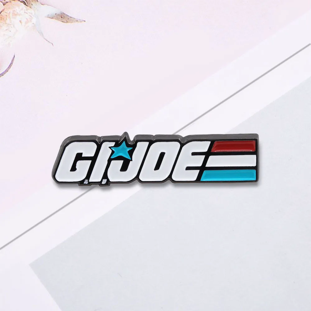 Klassische GI JOE Special Forces Buchstaben-Brosche, Retro-Themen-Anime-Accessoire, Abzeichen, rot-weiß-blau gestreifter Metall-Anstecker zur Dekoration – Detail 4