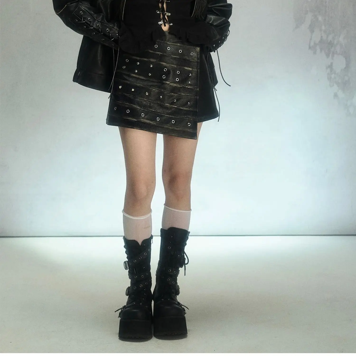 

Japanese Punk Girl Low Waist Black PU Rivets Asymmetric Design Gothic Grunge Mini Skirt