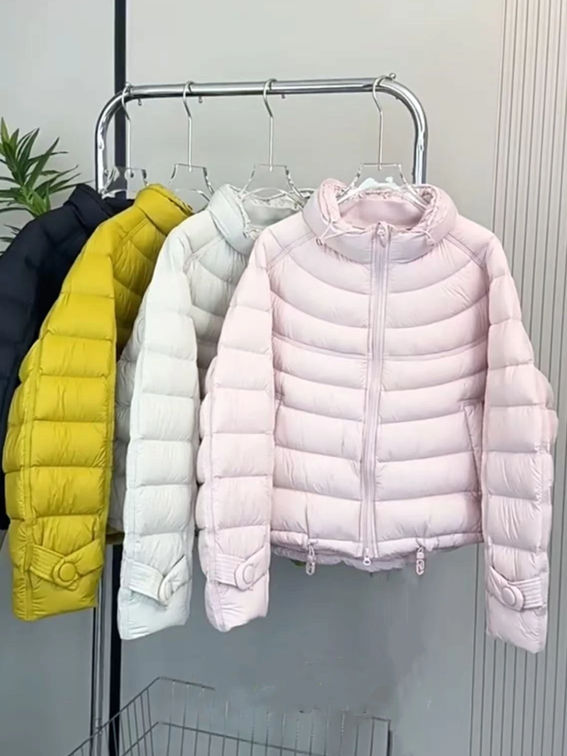 

2026 New White Duck down Puffer Jacket Women's Short Style Korean Loose Fit Warm Cloud Sensation Stand Collar Winter Coat