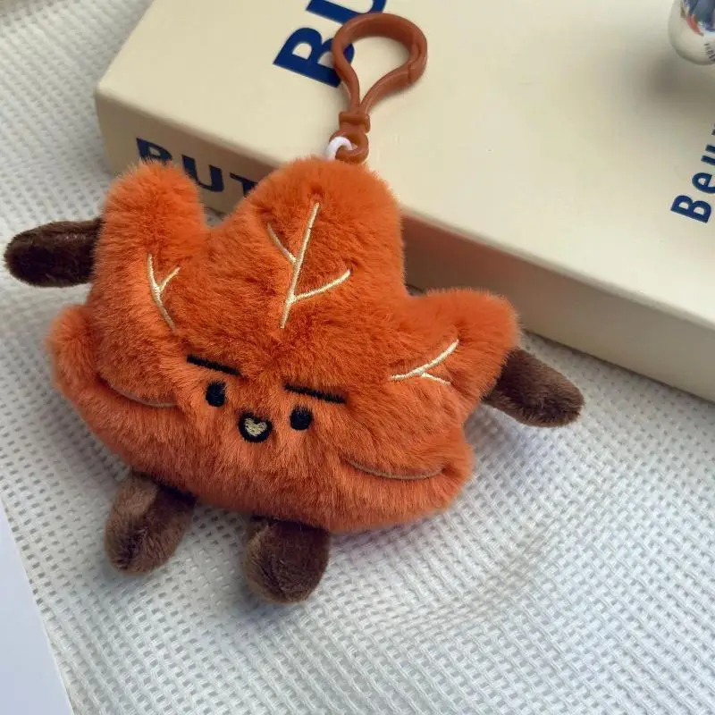 1 pz divertente e carino piccola foglia d'acero portachiavi in peluche coppia zaino pendente finta foglia decorazione bambola regalo
