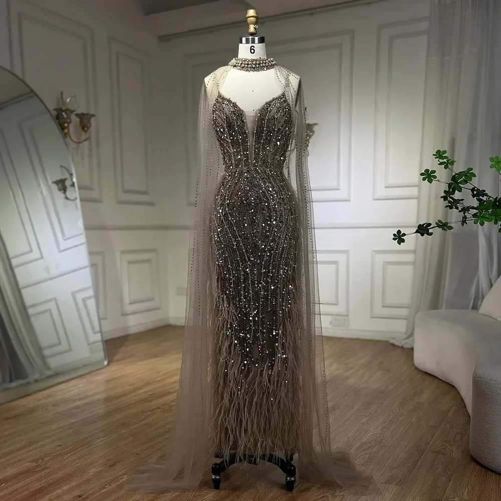 فساتين سهرة بحورية البحر بيضاء عارية من Serene Hill مع ريش مطرز وأكمام كيب للحفلات LA72047A مخصصة 2025