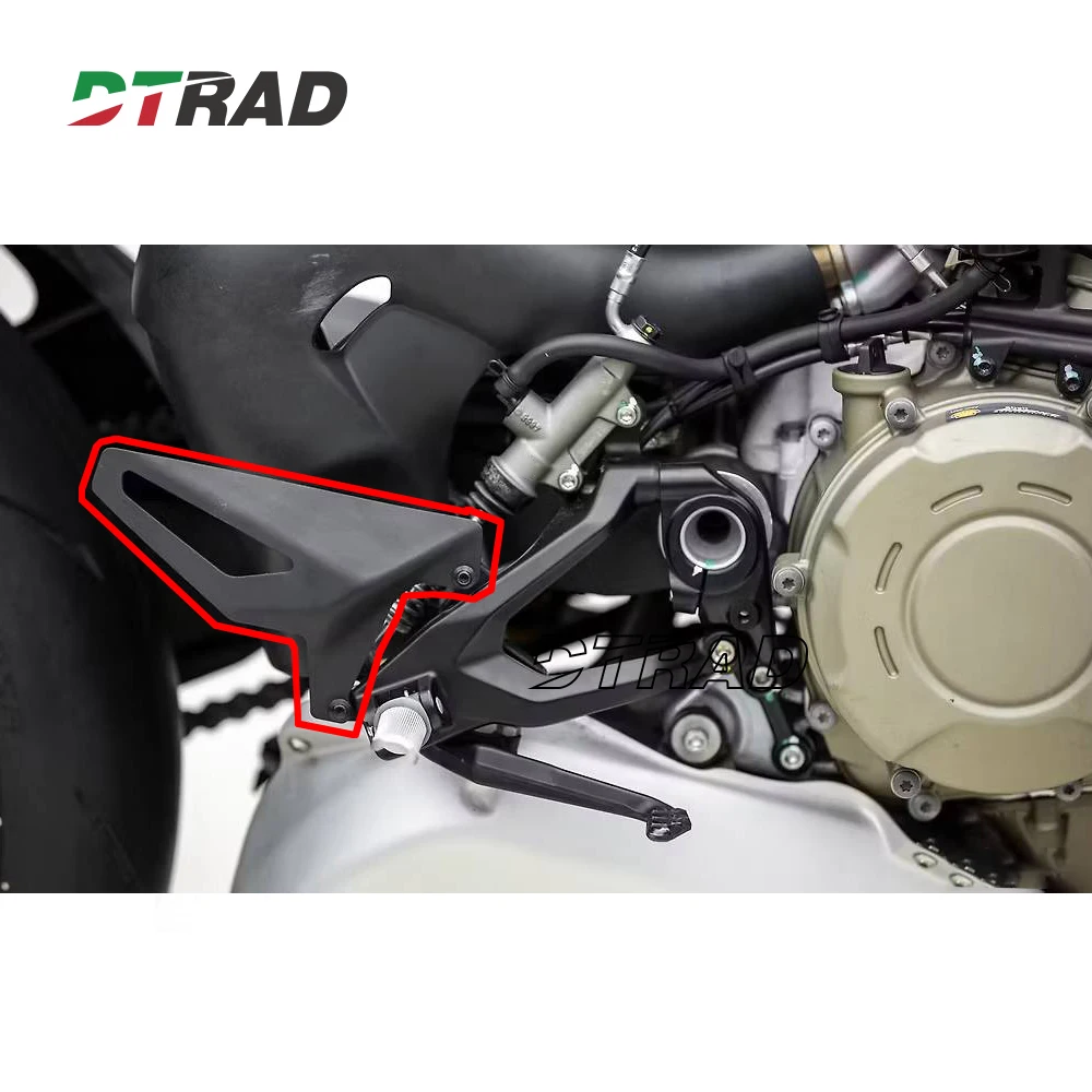 

For DUCATI Panigale V4S V4R Streetfighter V4 V2 18-24 Carbon Fiber Heel Plates Motorcycle Accessories Footbrake Pedal Guards