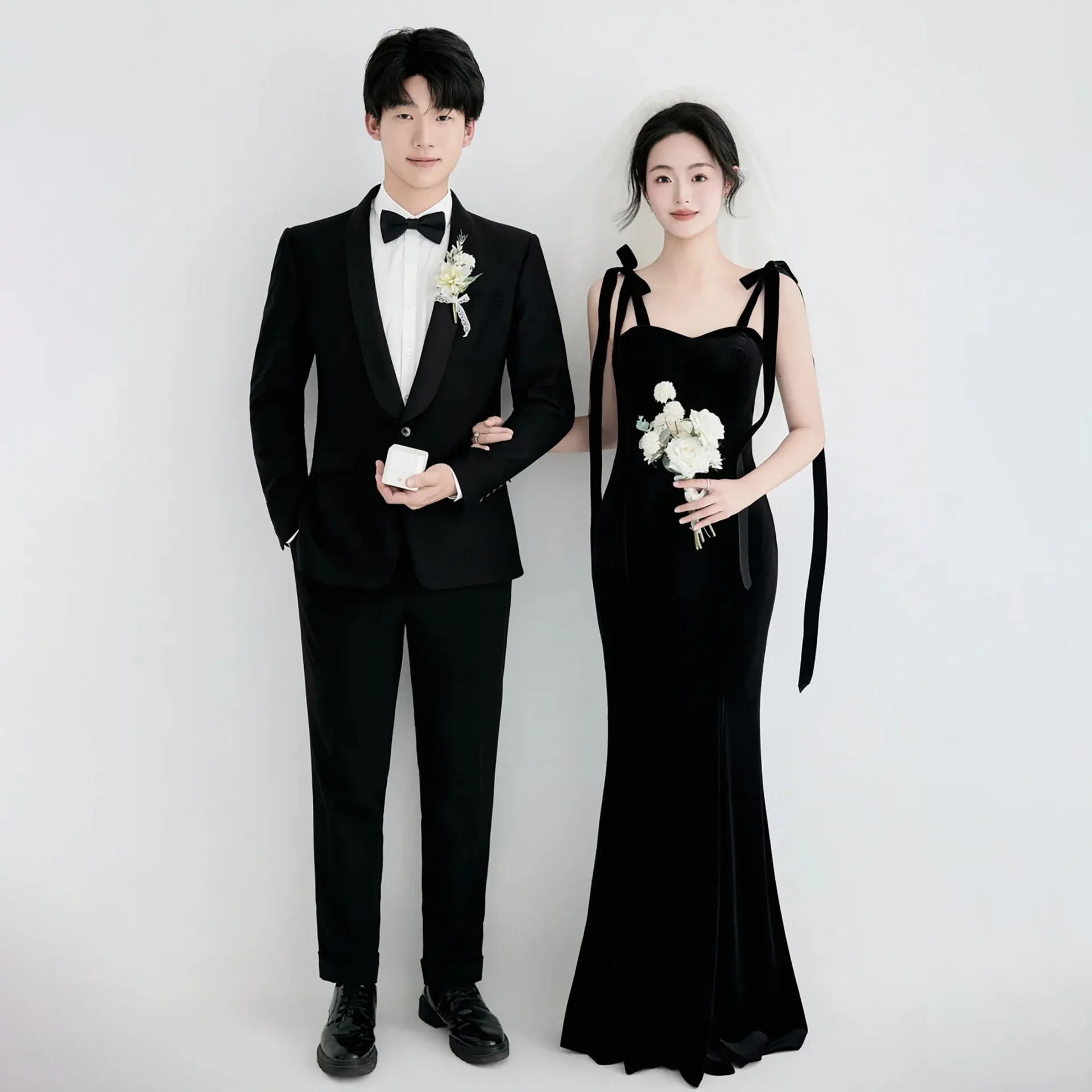 Camisola vestido de noche de terciopelo lazo negro diseño de interés especial tema de estudio de alto sentido pareja tomando fotos boda ligera