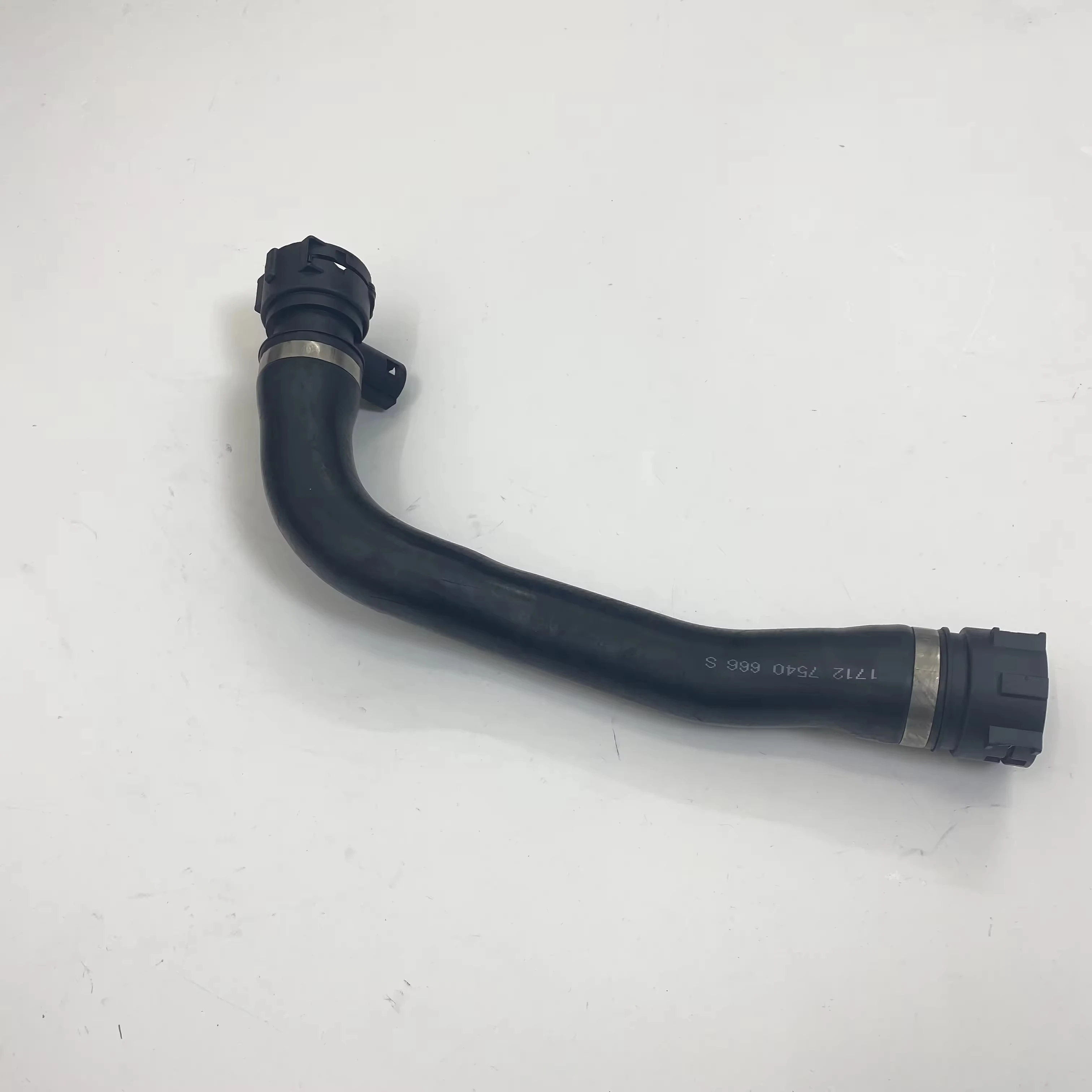 STZT قطع غيار السيارات خرطوم مطاطي 17127540666 لسيارات BMW E63 550 650i