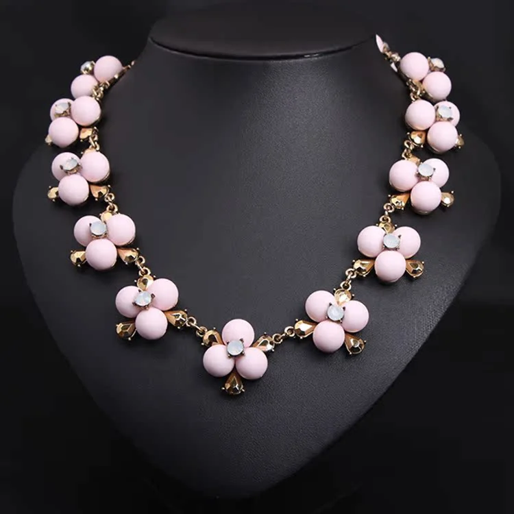 

New matte pearl flower diamond-studded short necklace. High-quality waterproof jewelry. Gift for your wife.