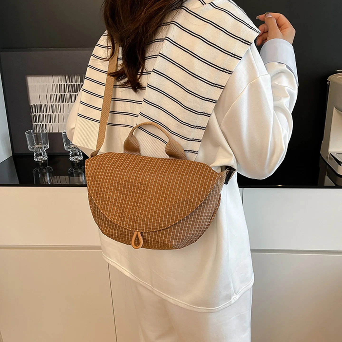 

2025 new women's casual quilted shoulder bag cycling messenger bag small design simple casual chest bag nylon fabric id pattern