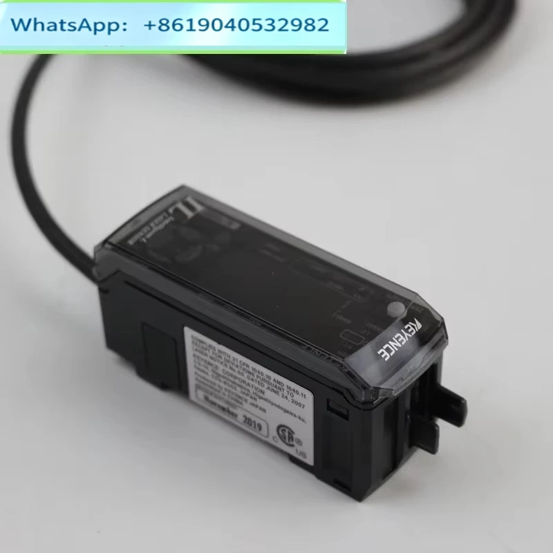 IL-1000   laser sensor no voltage input 10-30VDC  open-collector output NPN  PNP can be switched new and original IL-300