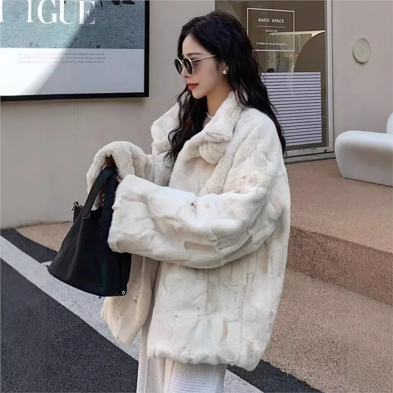 

The new women's stand-up collar mixed fur coat with wool decoration is thick