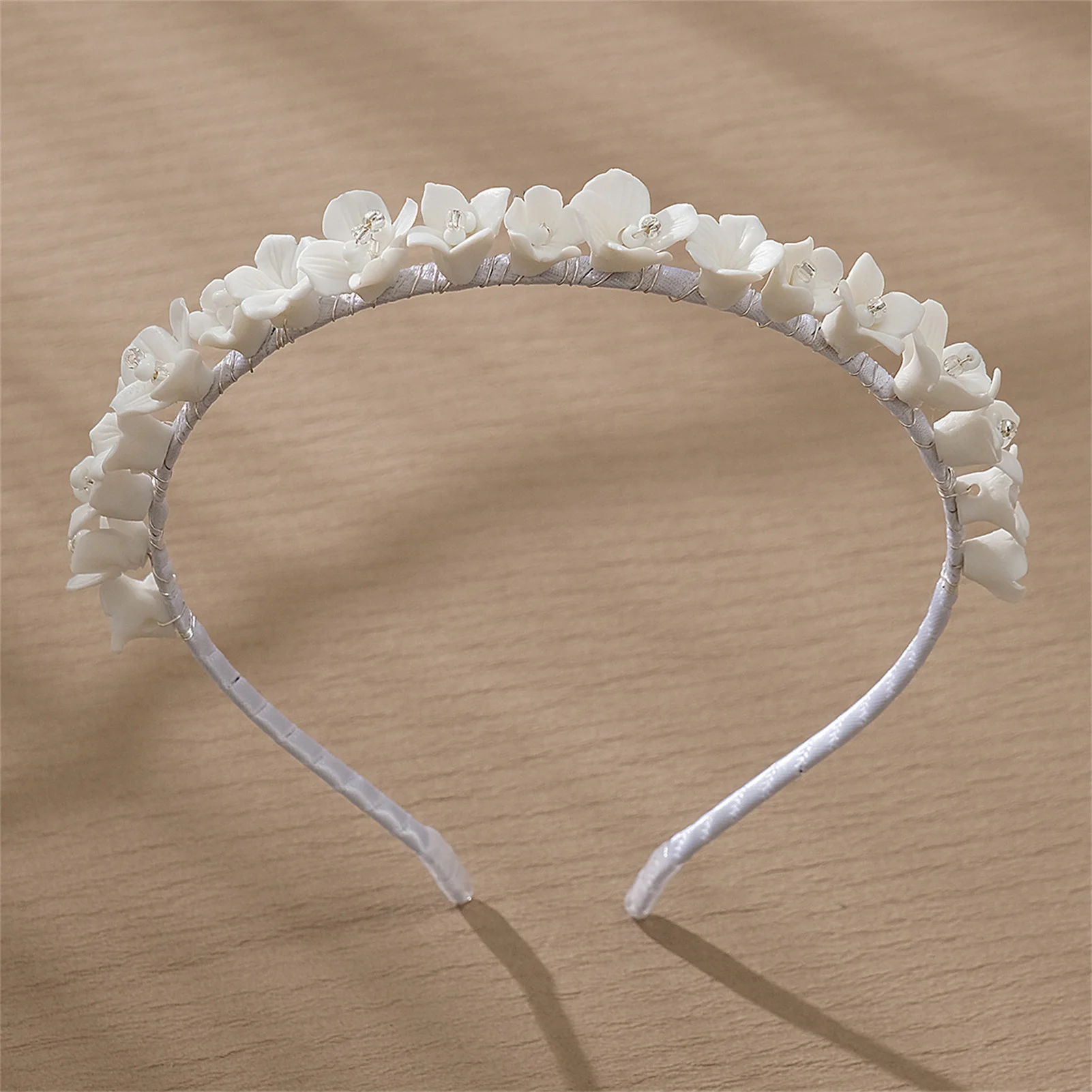 تيجان هيرباند بيضاء مع زهور سيراميك تاج أغطية الرأس لحفلات أعياد الميلاد وإكسسوارات مجوهرات الشعر #4
