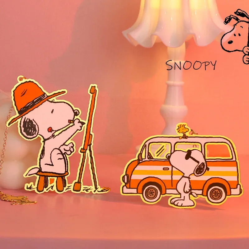 Peanuts Snoopy Marque-page en métal Charlie Brown Figure d'anime Collectibles en métal Jouet de papeterie mignon Enfants Anniversaire Cadeau de Noël