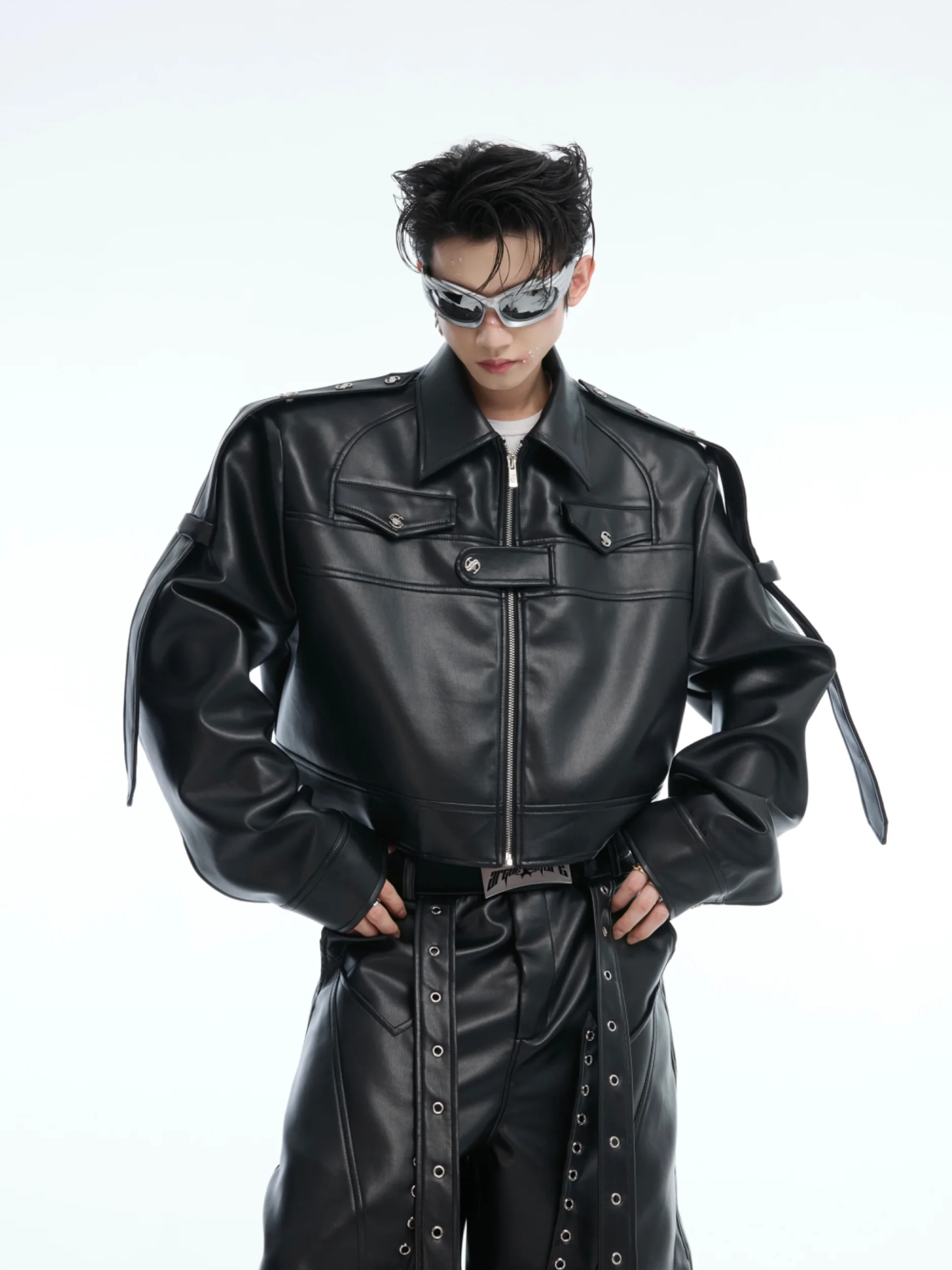 

Argue Men's Short Biker Jacket Metal Splicing Shoulder Pad Outerwear Casual Spring Cotton Coat with Zipper And Inner Removabl...