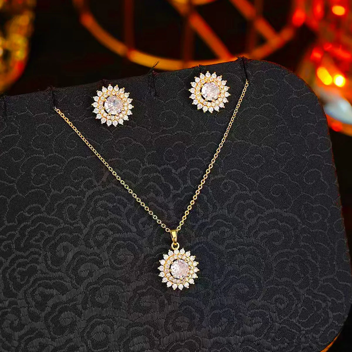 

Sunflower zircon necklace stud earrings women's jewelry set sunflower light luxury high-end elegant fashion versatile