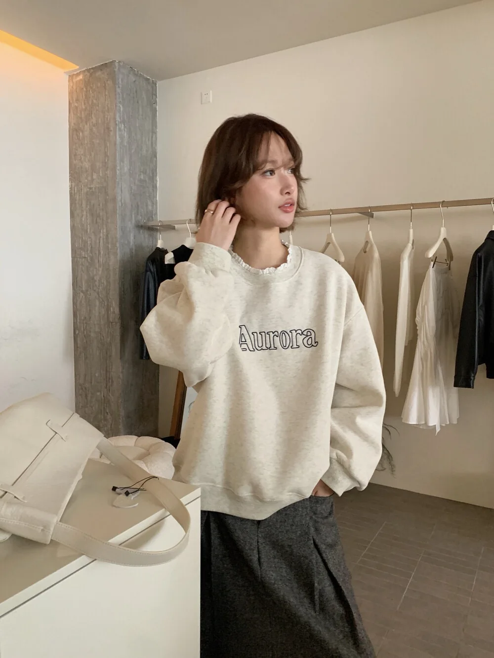 ゆったりとしたカジュアルなラウンドネックのスウェットシャツ、レディースファッション、オールマッチ、レタープリント、ロングスリーブ、レギュラー丈、秋冬新作...