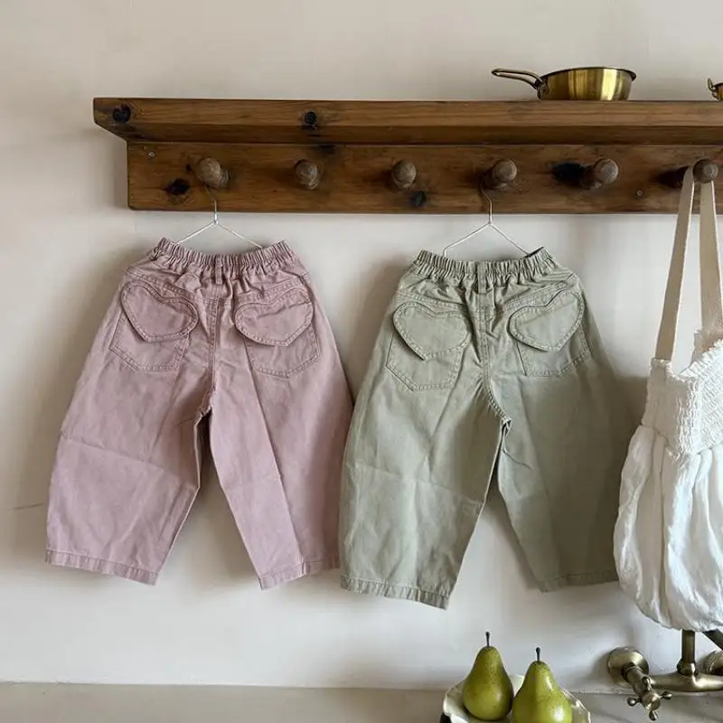 

Новинка осени 2024, детские свободные брюки, хлопковые шаровары с карманами в форме сердца для девочек, однотонные повседневные штаны для маленьких мальчиков, детская одежда для малышей