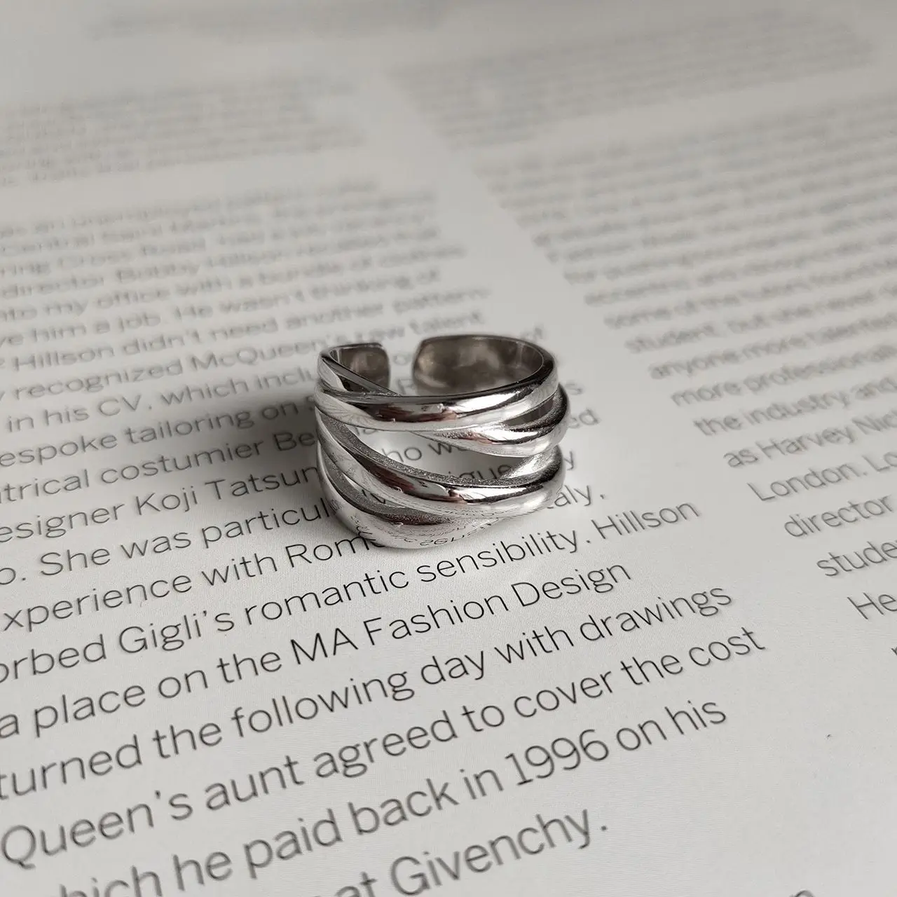 

925 Sterling Silver Wide Edged Hollow Cross Simple Ring Is A High-end And Fashionable Jewelry Suitable For Women And Men