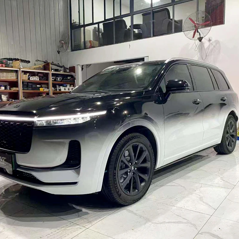 

IUWF Factory Wholesale 1.52*20M/roll Gradient Car Vinyl Wrap Film Custom Design Auto Vehicle Color Changing Wrapping Film