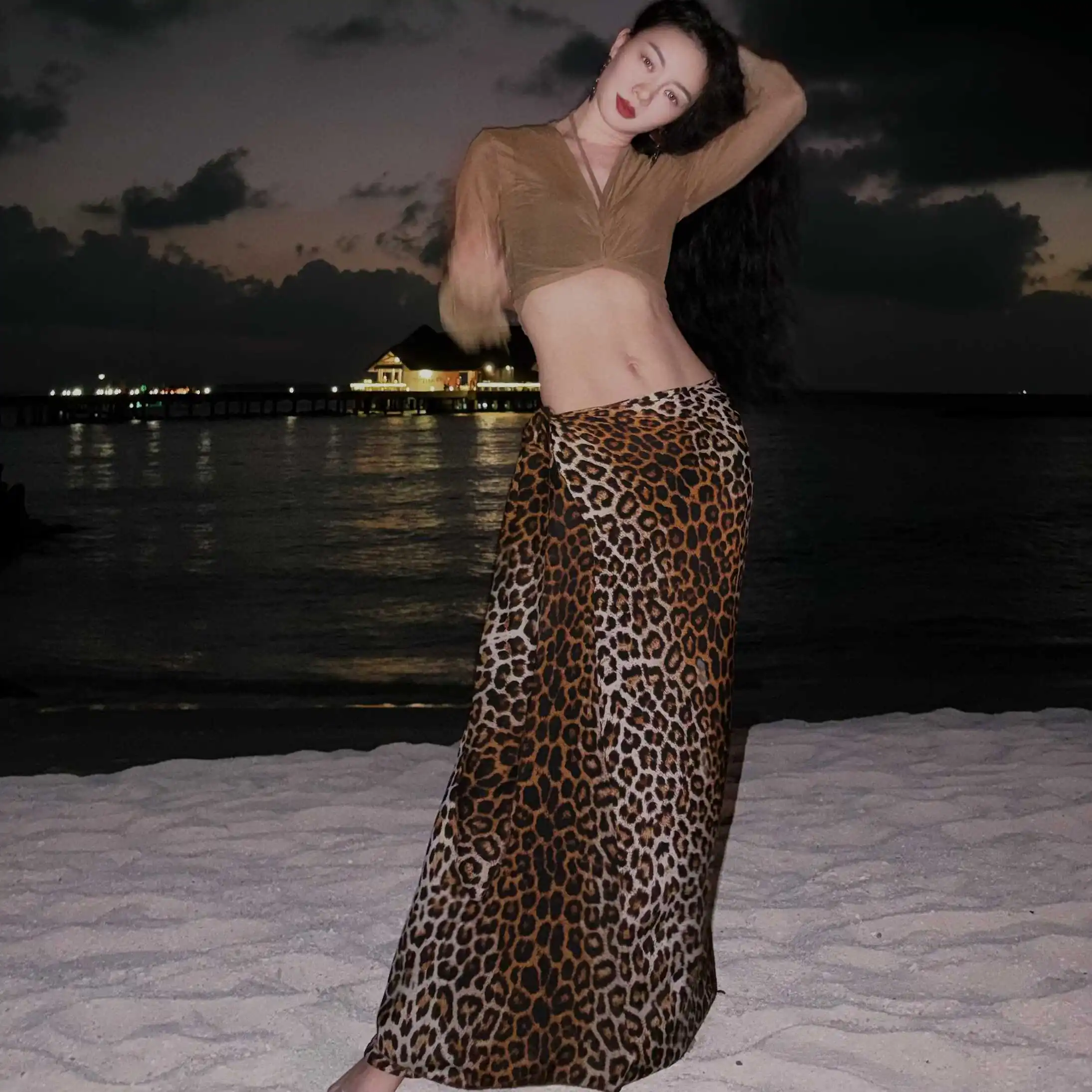 

Bellydance performance clothes V-neck long sleeved top+leopard print skirt set for women's sexy temperament competition costume