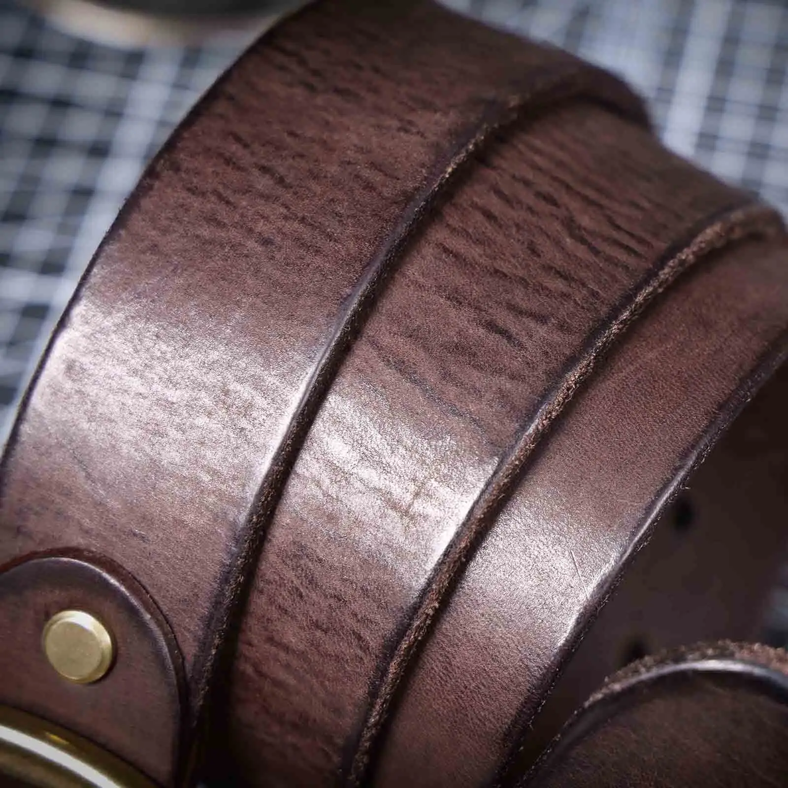 Vintage-Herrengürtel aus echtem Leder mit massiver Messingschnalle, handgefertigte lässige Dornschließe aus verdicktem italienischem Rindsleder mit Geschenkbox – Detail 15