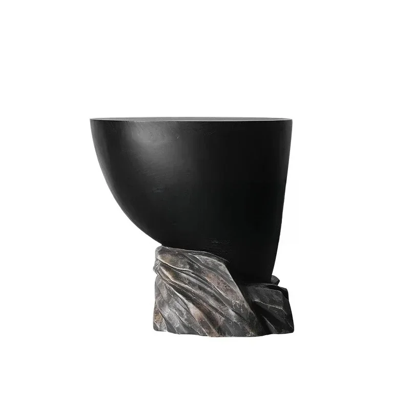 أريكة مصممة بحافة من الخشب الصلب من wabi-sabi بجوار زاوية بجانب السرير لغرفة النوم الراقية #1