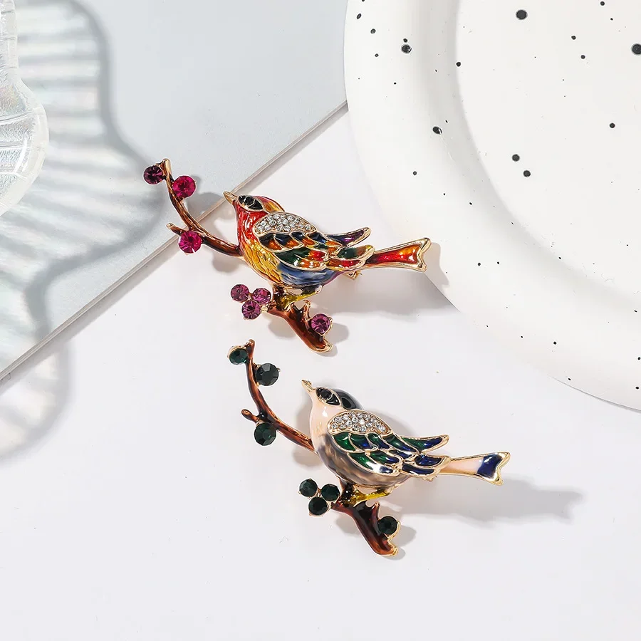Creative Women Girls Exquisite Magpie Enamel Pin Brooch Fashion New Lady Drip Oil Crystal Accessories
