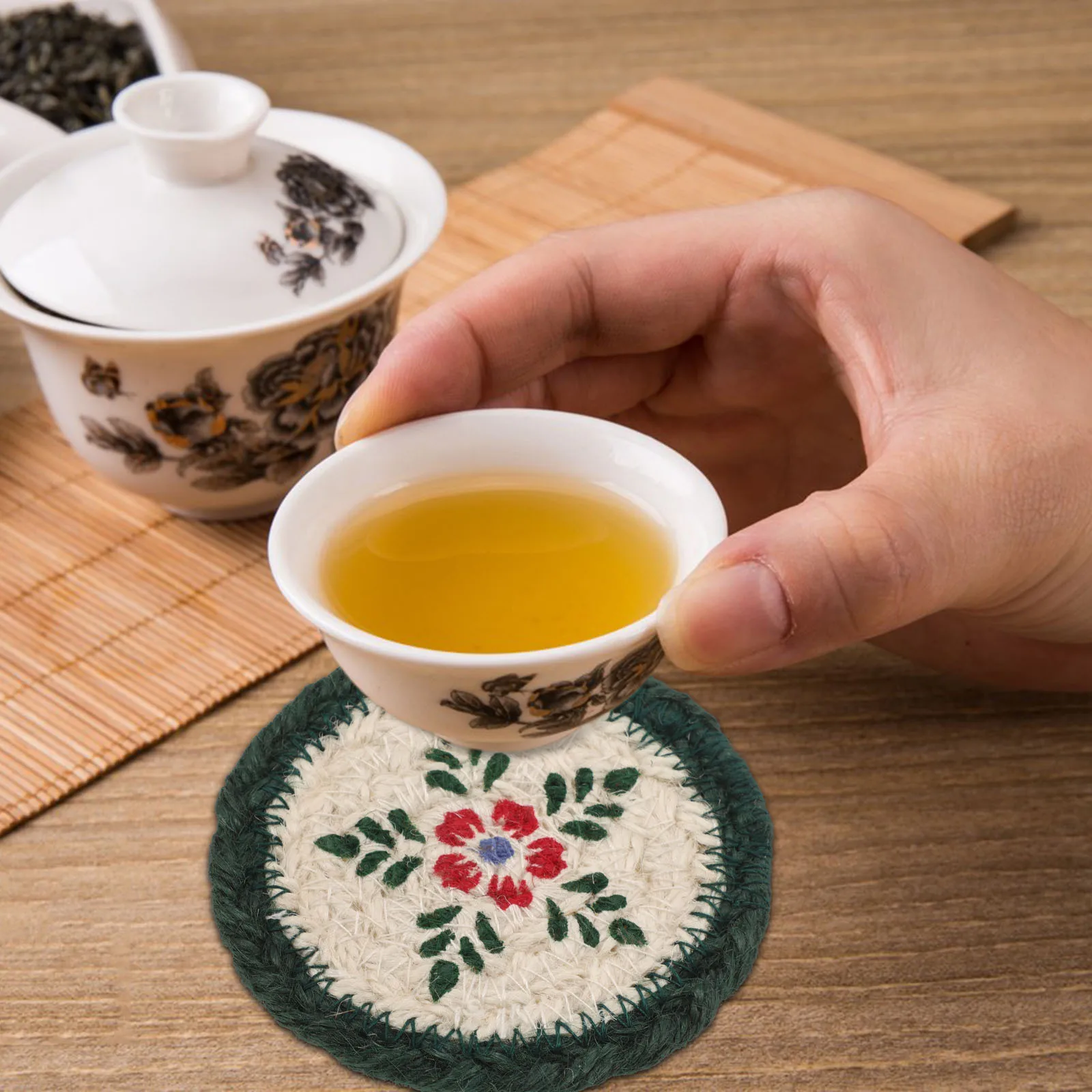 

Round Jute Handwoven Placemat Round Coaster Heat-Resistant Kitchen Dining Table Mat Rustic Boho Coffee Cup Braided Dish Mat