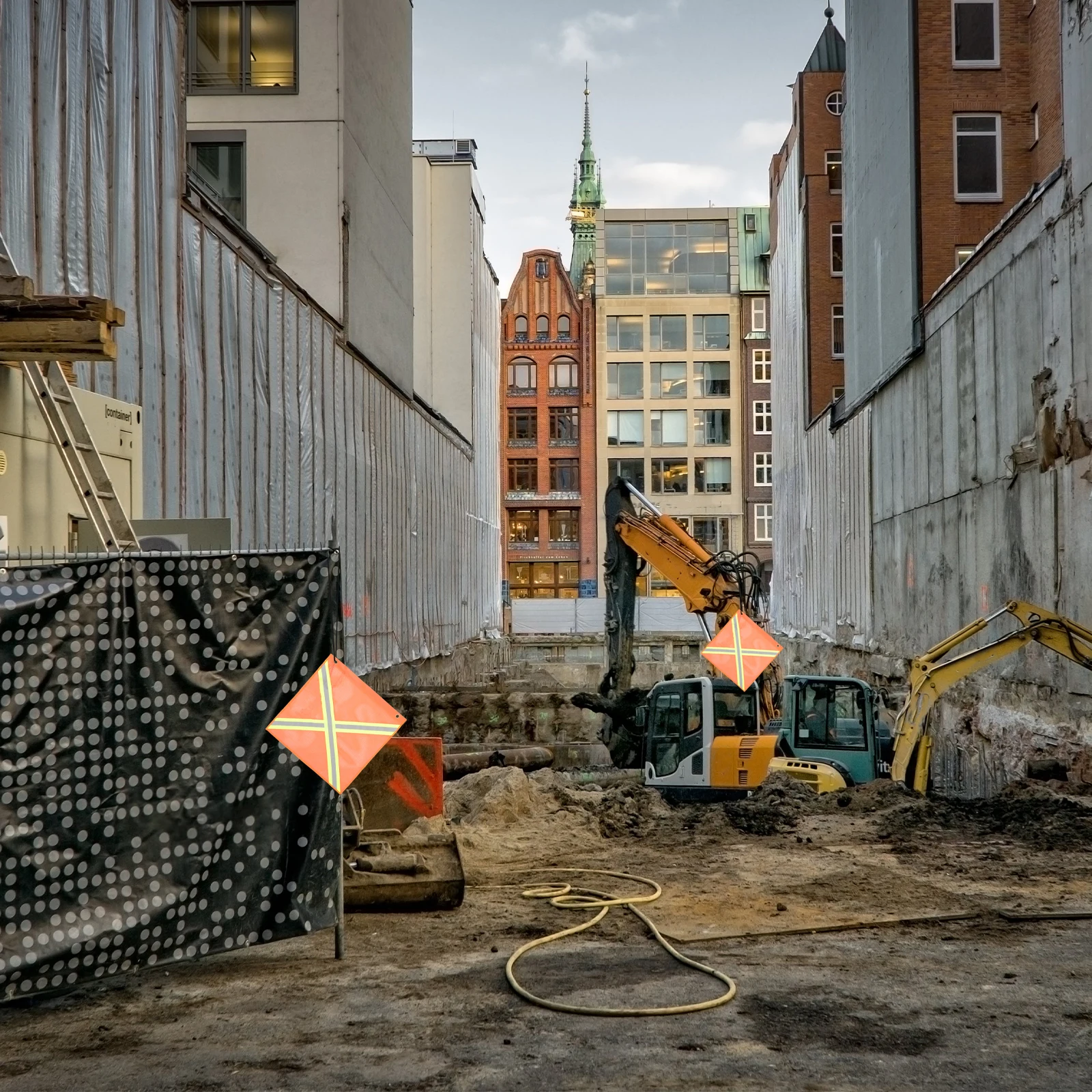 18x18 Inch Reflective PVC Mesh Warning Flags Trailer Rear Safety Signal Flag Night Visibility Polyester Traffic Signs