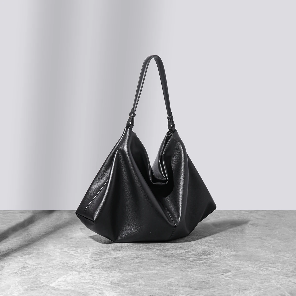 

Minimalist Style Black Genuine Leather Casual Tote Bag for Women, Large Capacity Shoulder Bag, High-End Soft Leather Niche Underarm Bag