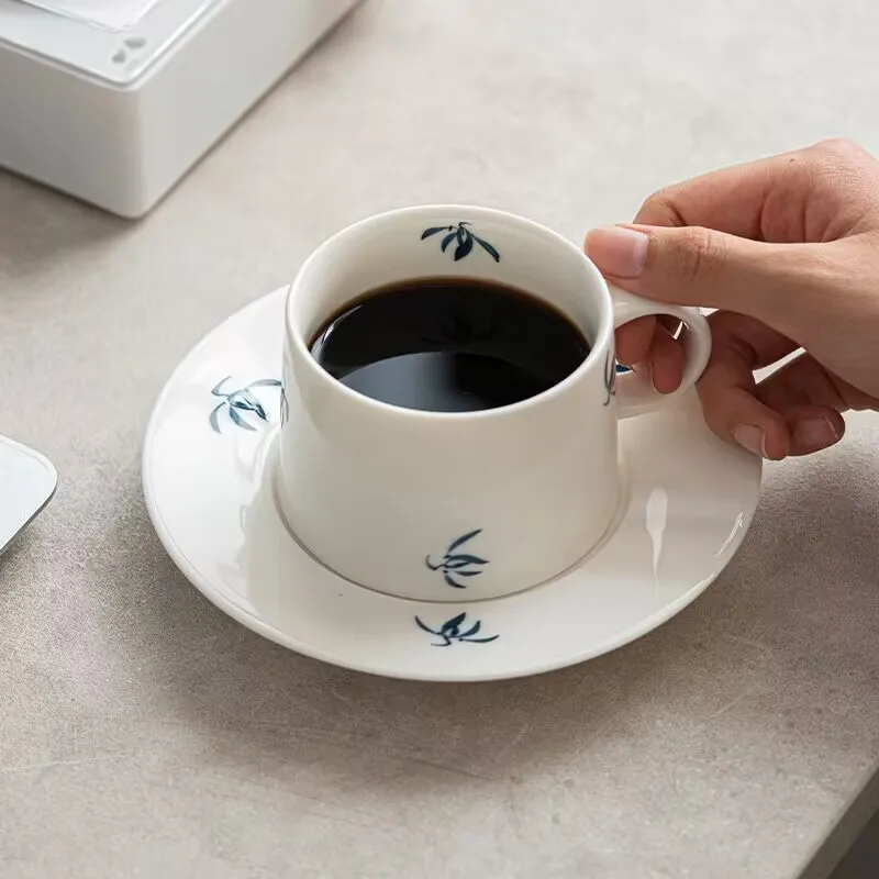 

Ручная роспись керамической кофейной чашки и блюдца Phalaenopsis Orchid, женская чашка для послеобеденного чая и латте с премиальным ощущением для дома