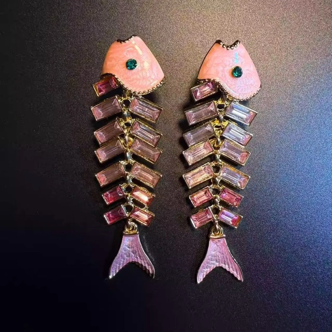 Vintage Pink Fish Bone Earrings For Women Trendy Punk Crystal Fish Shaped Stud Ear Accessory Casual Party Jewelry Gift