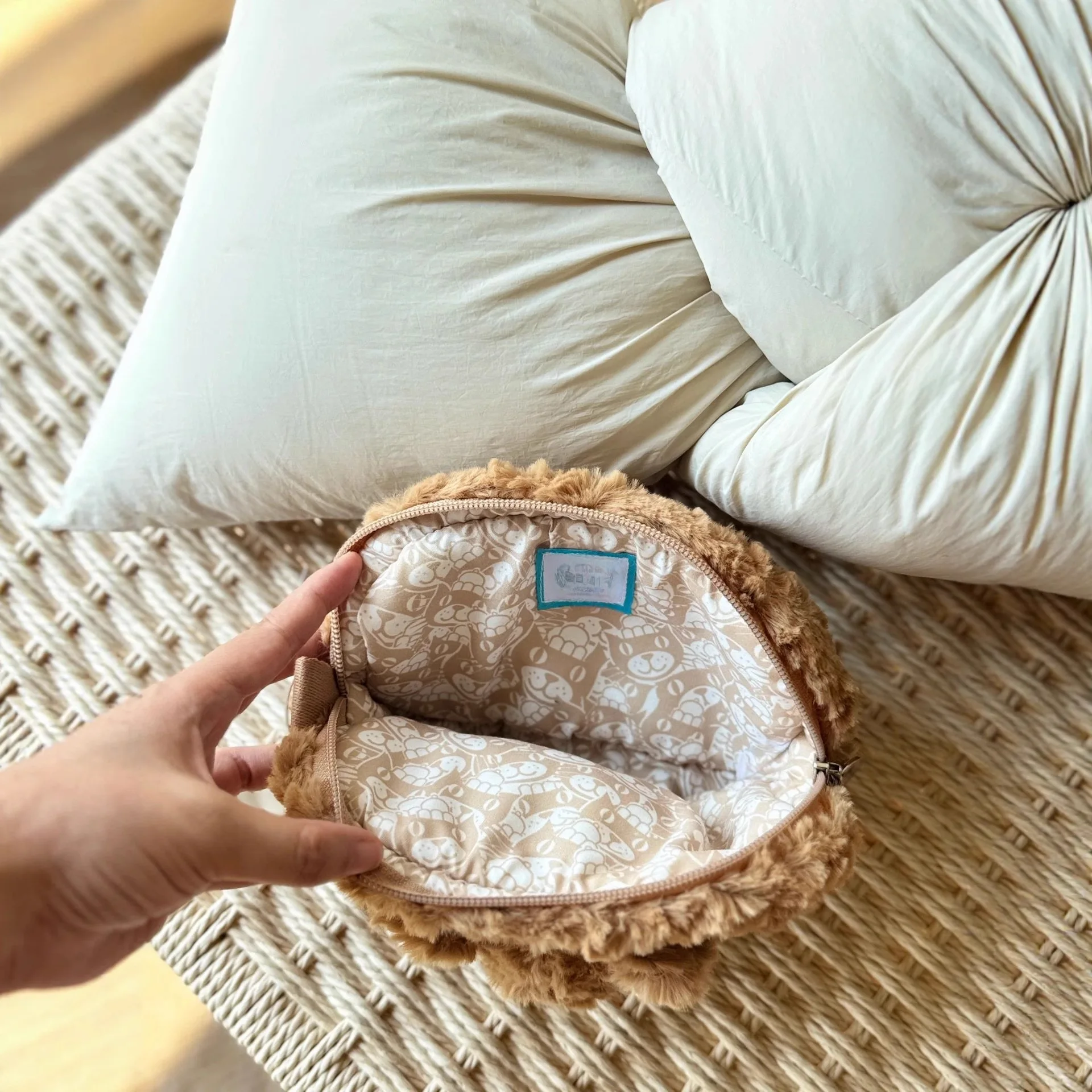 ふわふわのクマの形をしたぬいぐるみバッグ、女性用クロスボディショルダーバッグ、かわいいソフトハンドバッグ、女の子のデイリーカジュアルパーティーギフト、ボルサプラッシュ