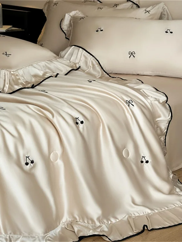 

Летний комплект постельного белья из ледяного шелка, четыре предмета, машинная стирка, легкий, прохладный, для кондиционированных помещений, ультратонкое волокно.