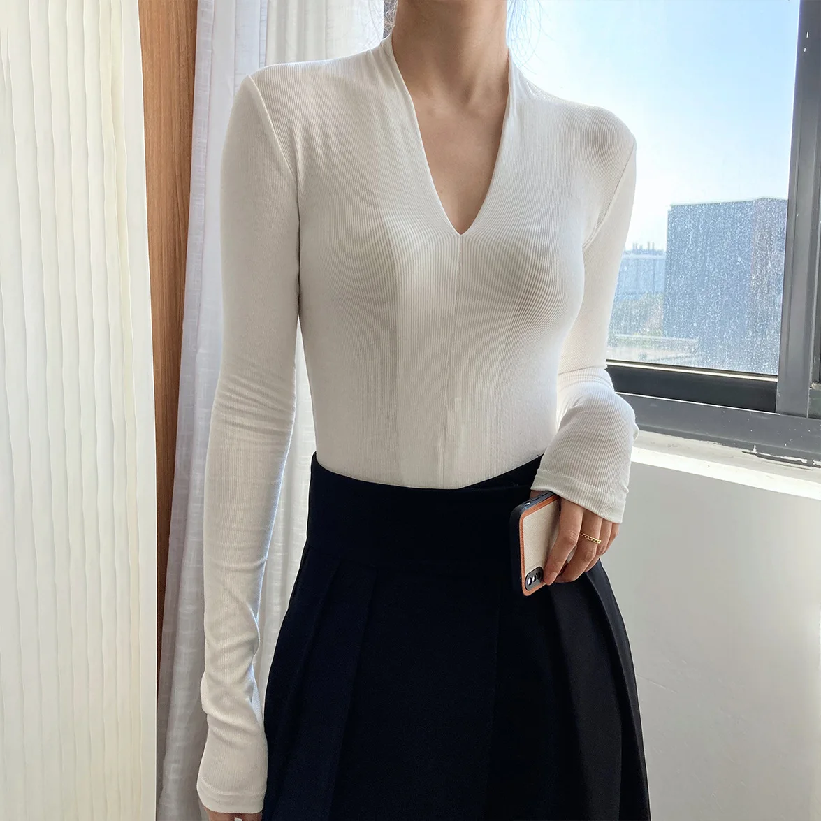 T-shirt a maniche lunghe con scollo a V nuova autunno, macchina mentale slim fit femminile con camicia che tocca il fondo